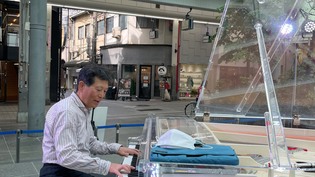 富山グランドプラザにてクリスタルピアノを弾きました。