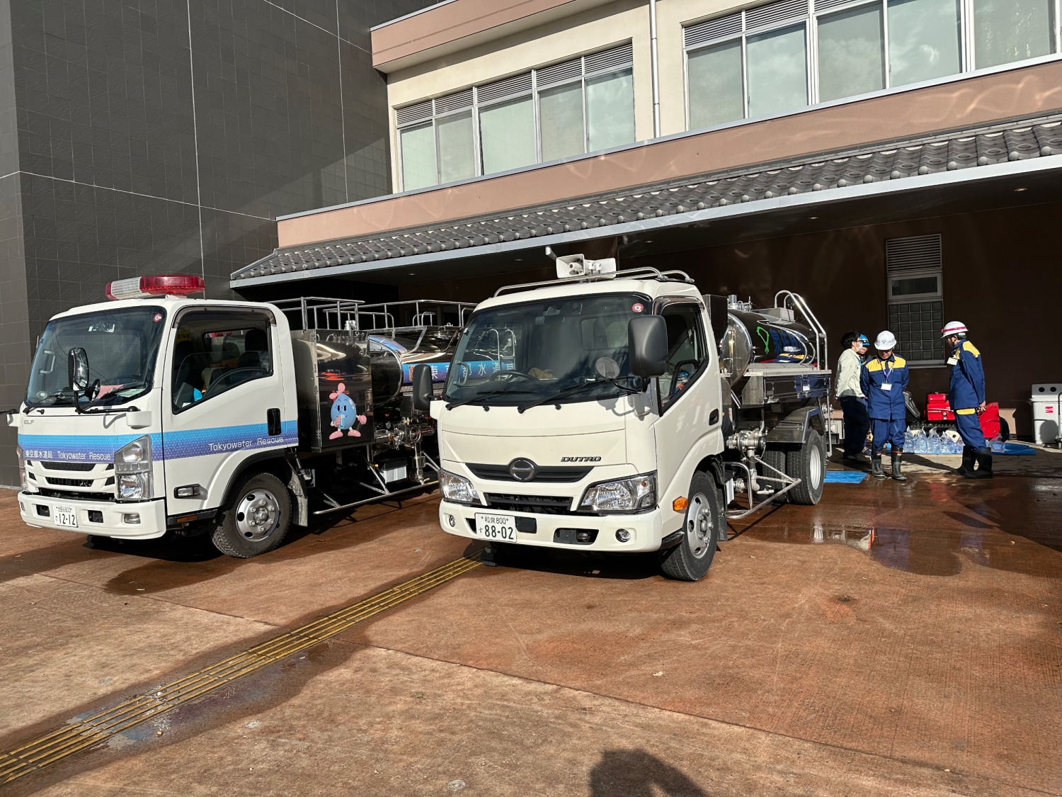 全国各地から給水車が支援に来ています。