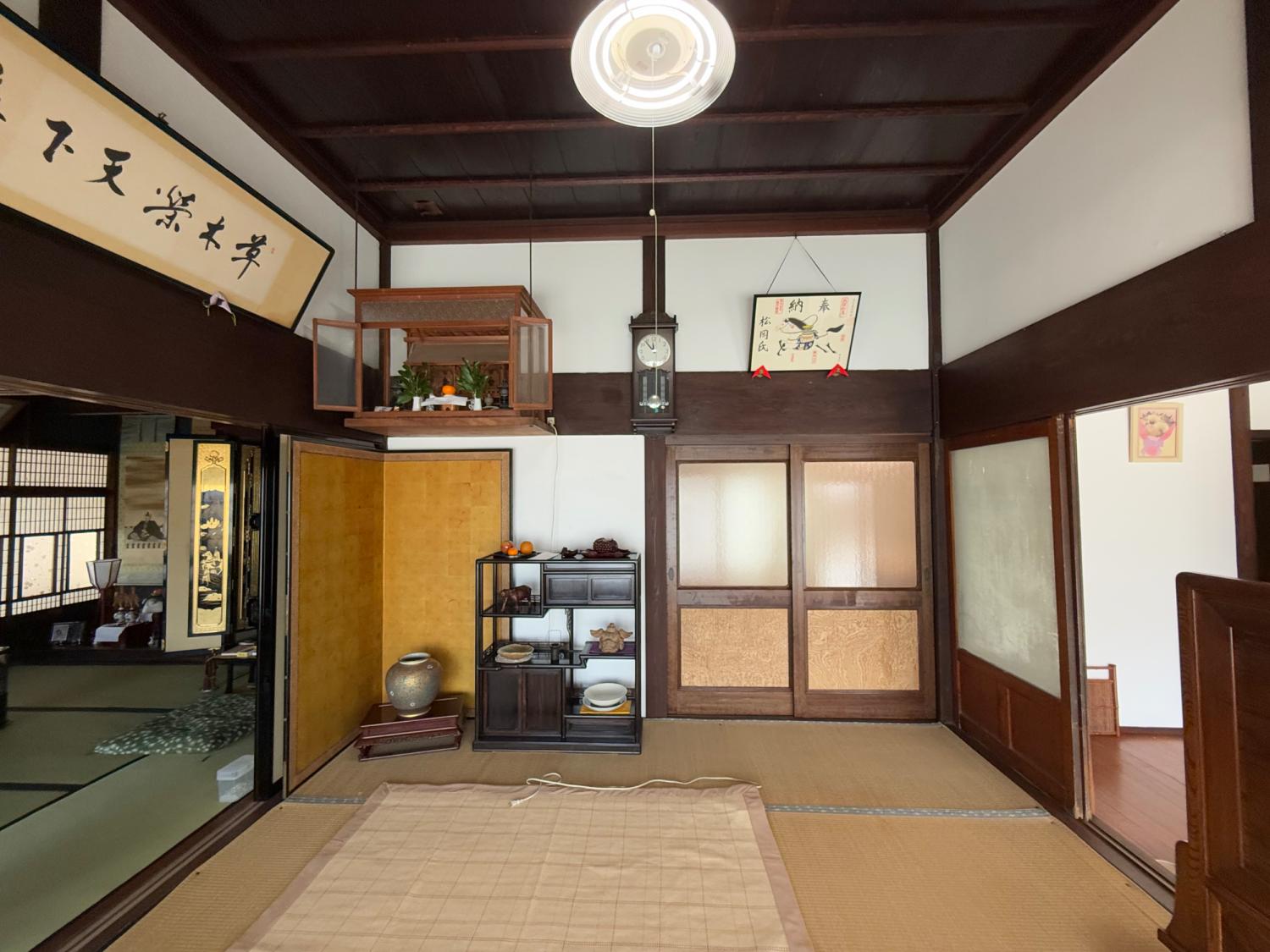 Post-retrofit view of the Wakunouchi. Reinforced shear walls were installed on both sides of the new sliding doors. The interior was restored to preserve the original atmosphere—it's nearly impossible to tell a retrofit was performed. We are deeply gratef